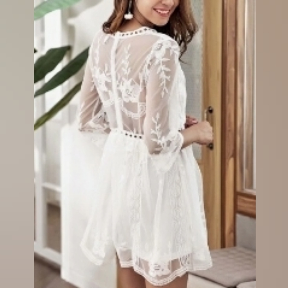 Lace white dress.  Size small, new no tags